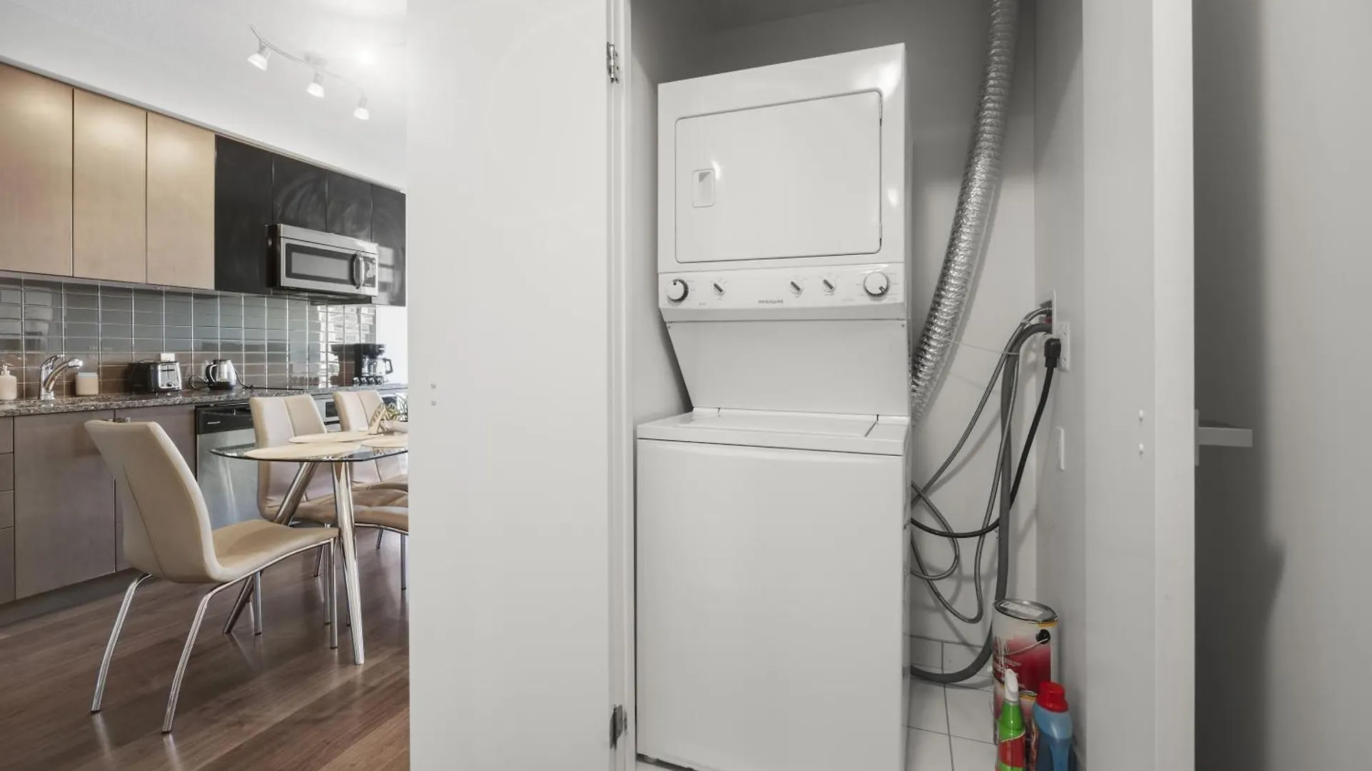 Modern Lillian St Apartments By Globalstay Toronto