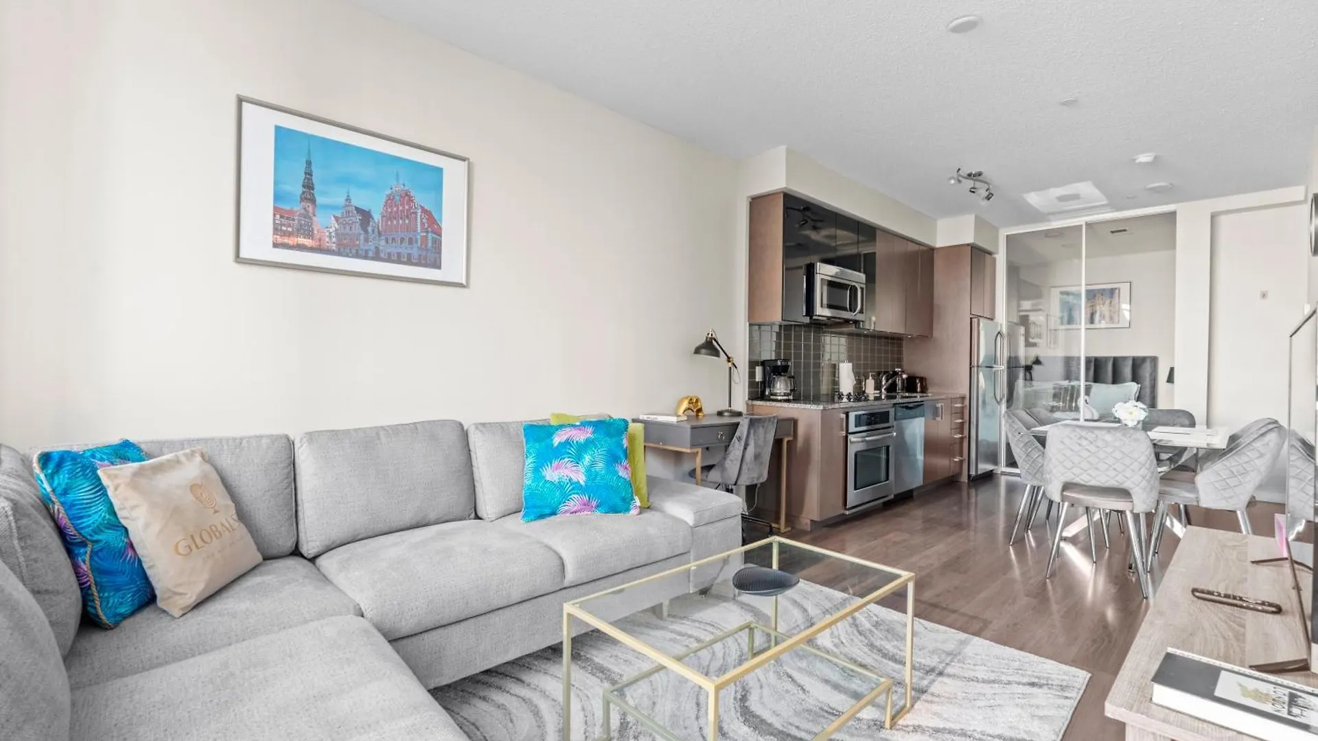 Modern Lillian St Apartments By Globalstay Toronto