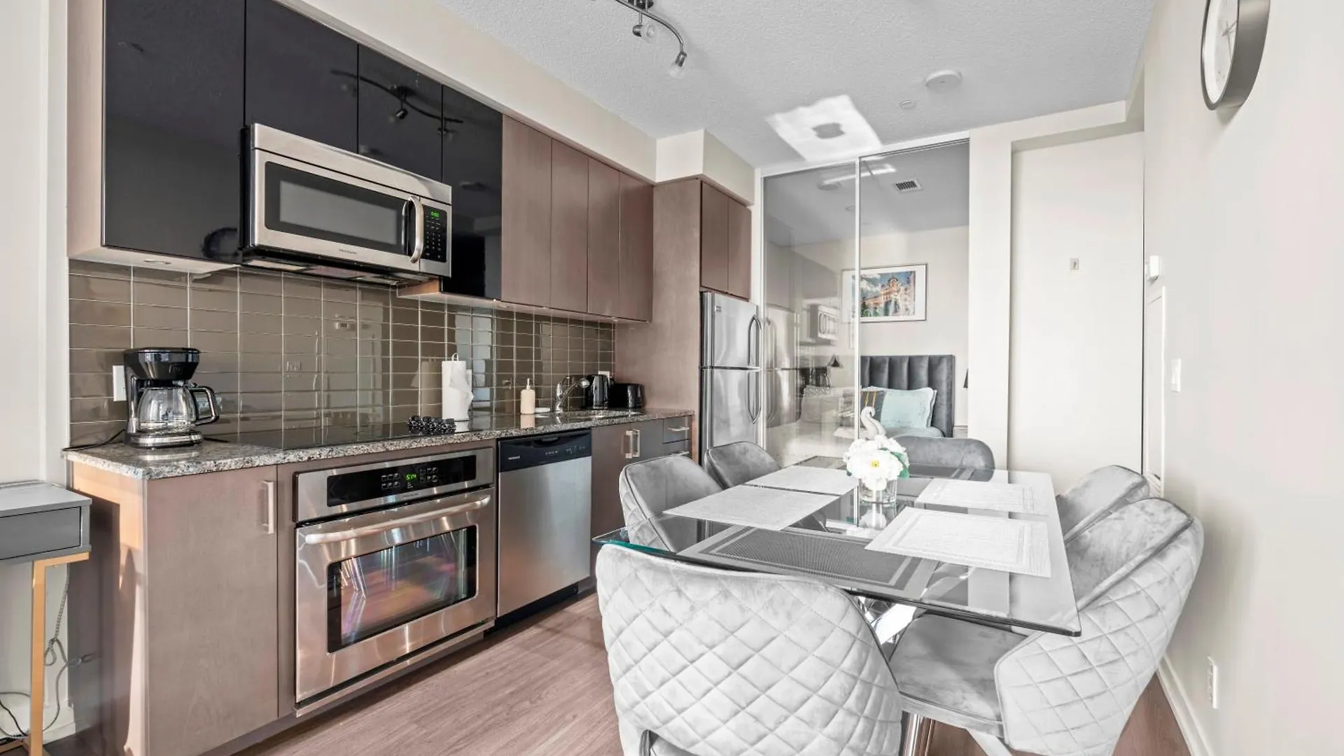 Modern Lillian St Apartments By Globalstay Toronto Canada