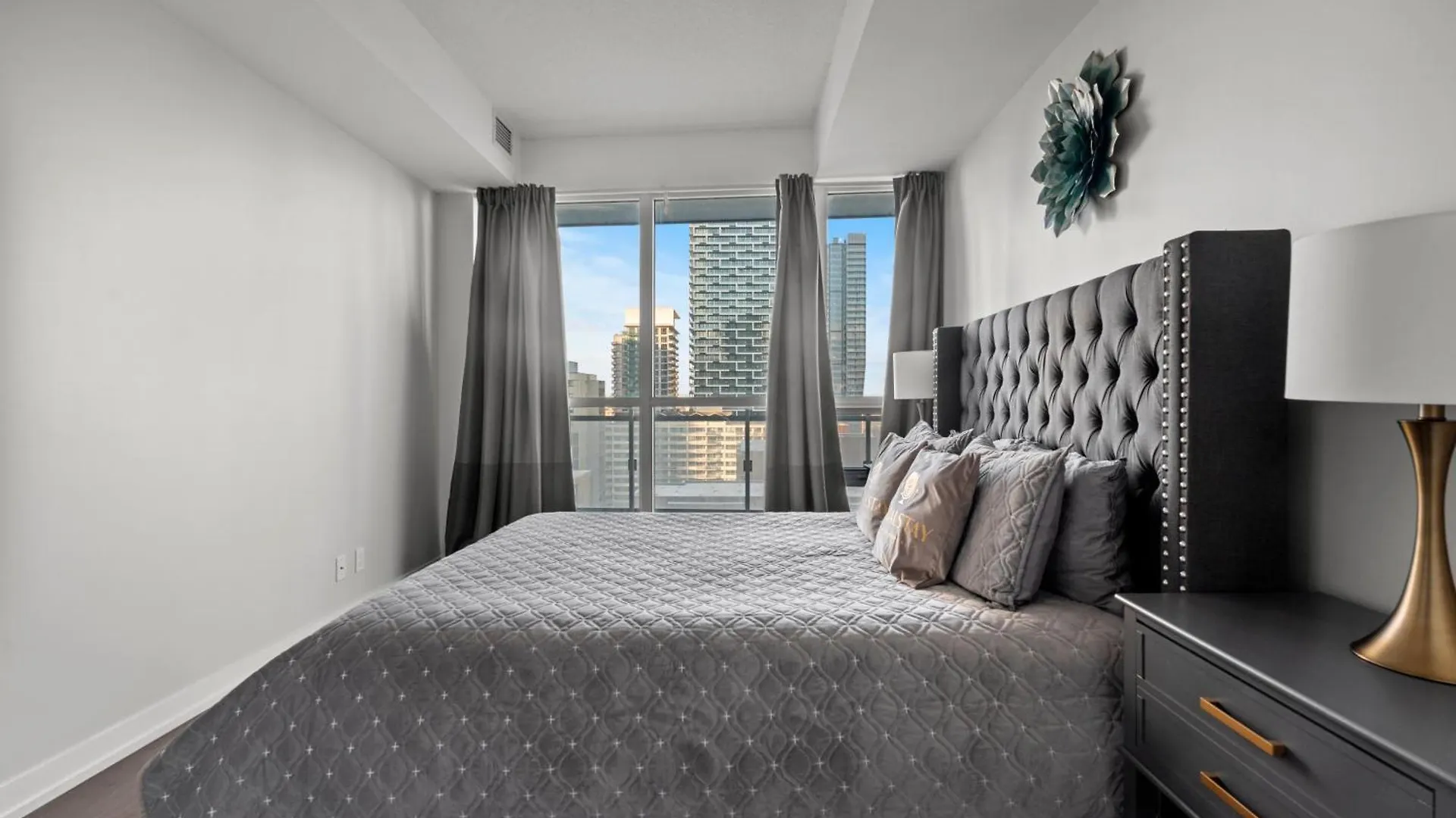 Modern Lillian St Apartments By Globalstay Toronto