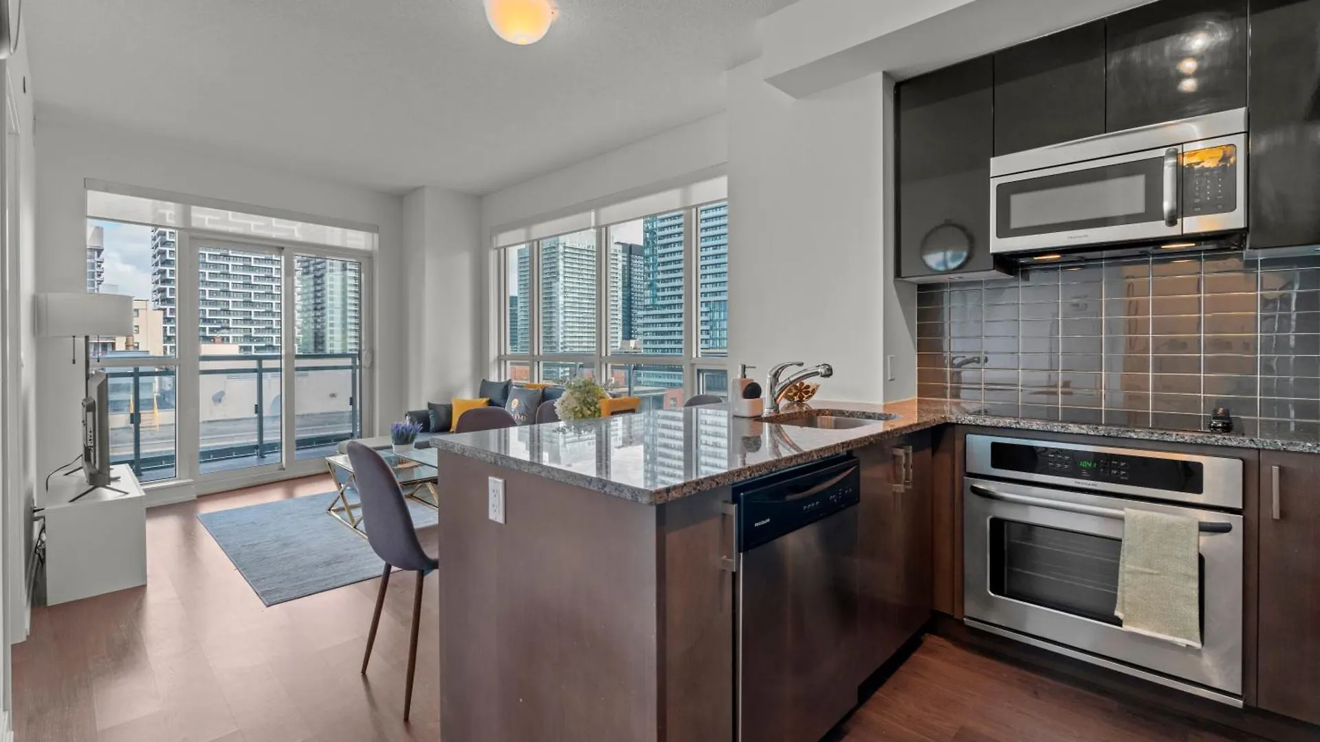 Modern Lillian St Apartments By Globalstay Toronto